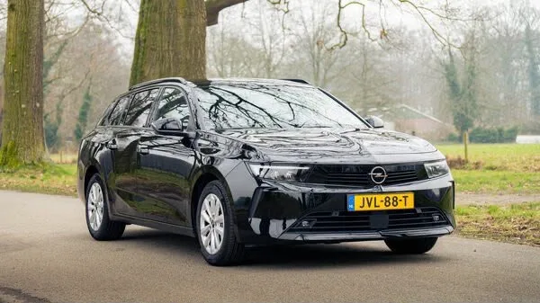Opel Astra (2024) — foto 1