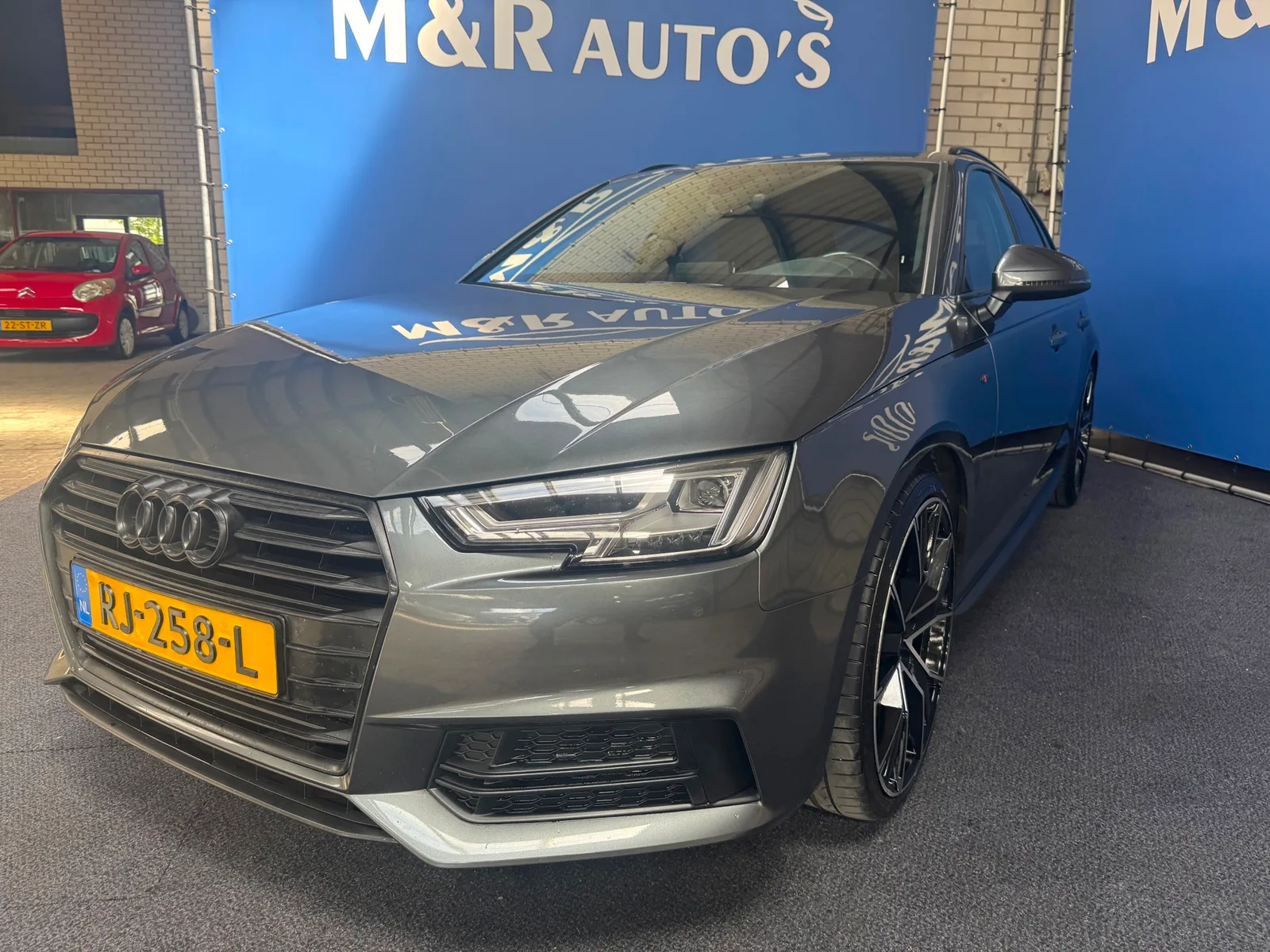 Audi A4 (2018) — foto 1