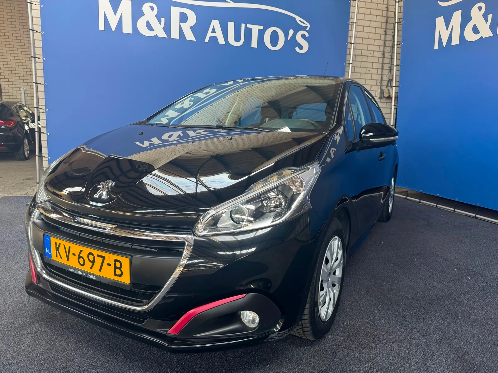 Peugeot 208 (2016) — foto 1