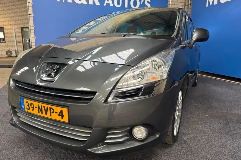 Peugeot 5008 (2011)