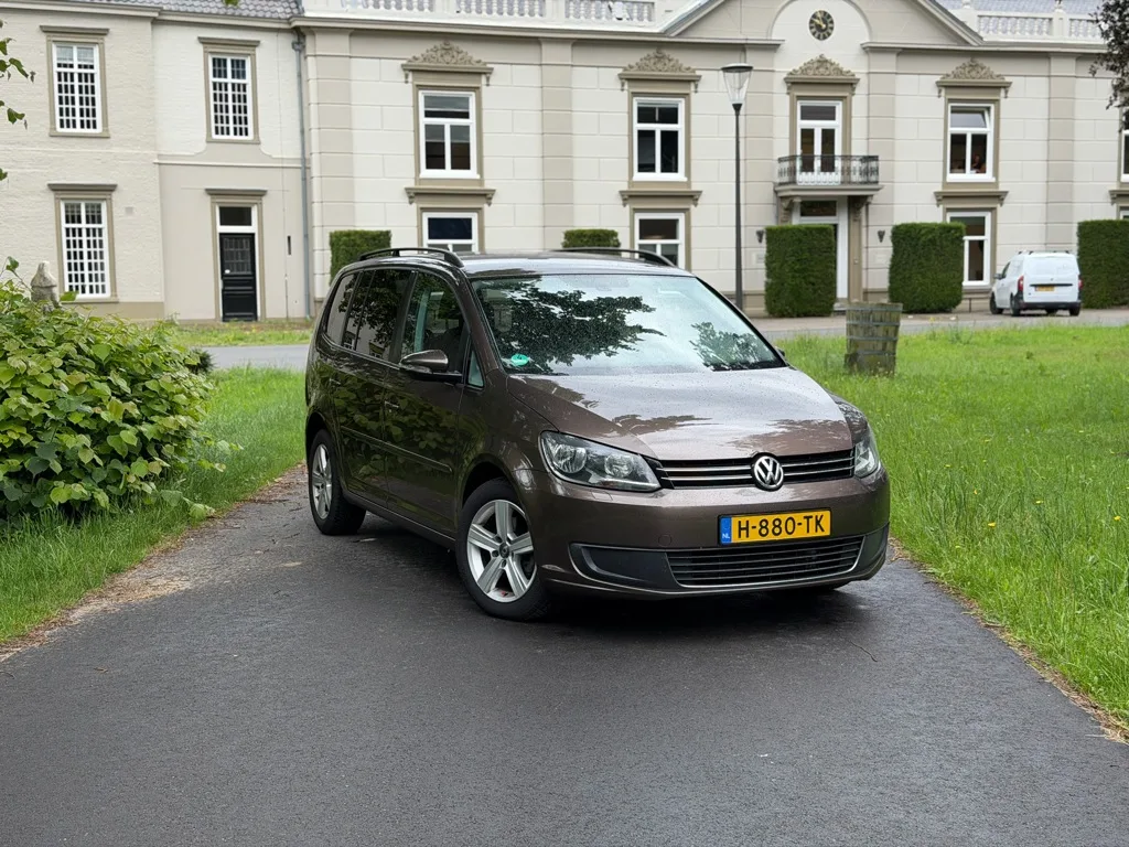 Volkswagen Touran (2011) — foto 1