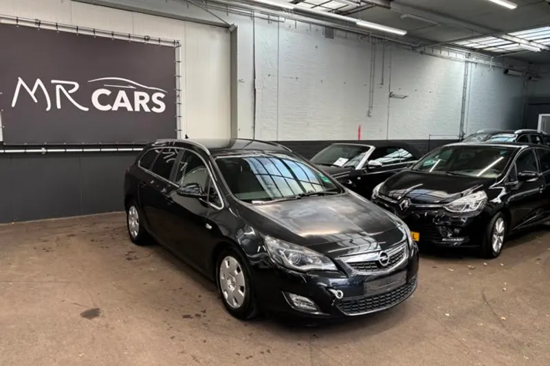 Opel Astra Sports Tourer (2011)