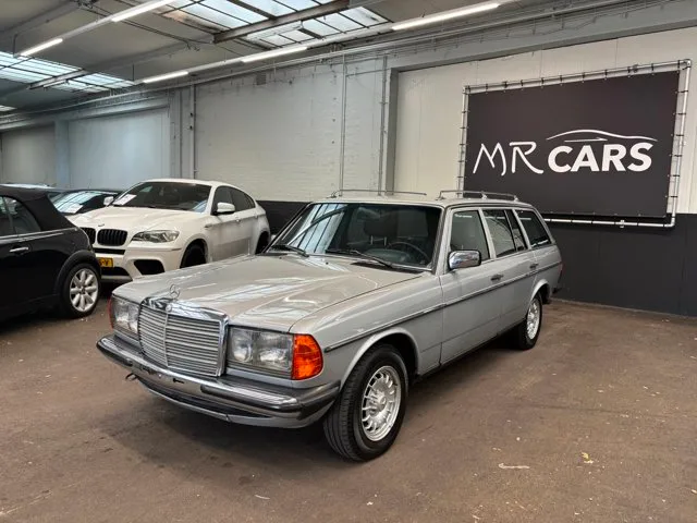 Mercedes-Benz 200-280 (W123) (1985) — foto 1