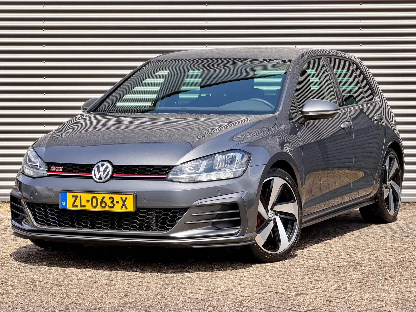 Volkswagen Golf (2019) — foto 1