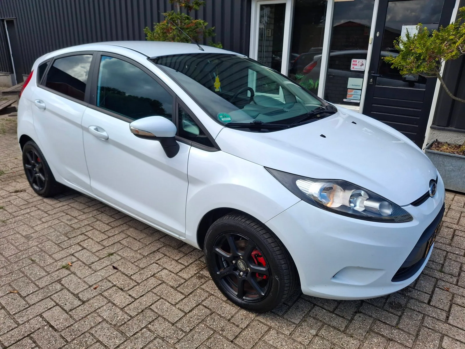 Ford Fiesta (2011) — foto 1