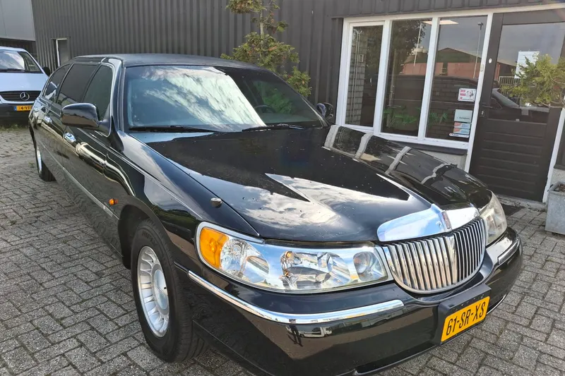 Lincoln Town Car (2000)