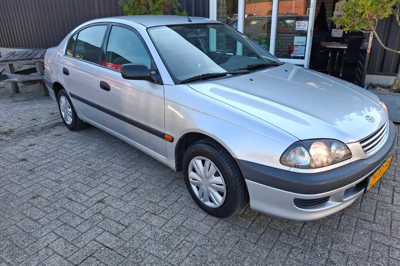 Toyota Avensis (1999)