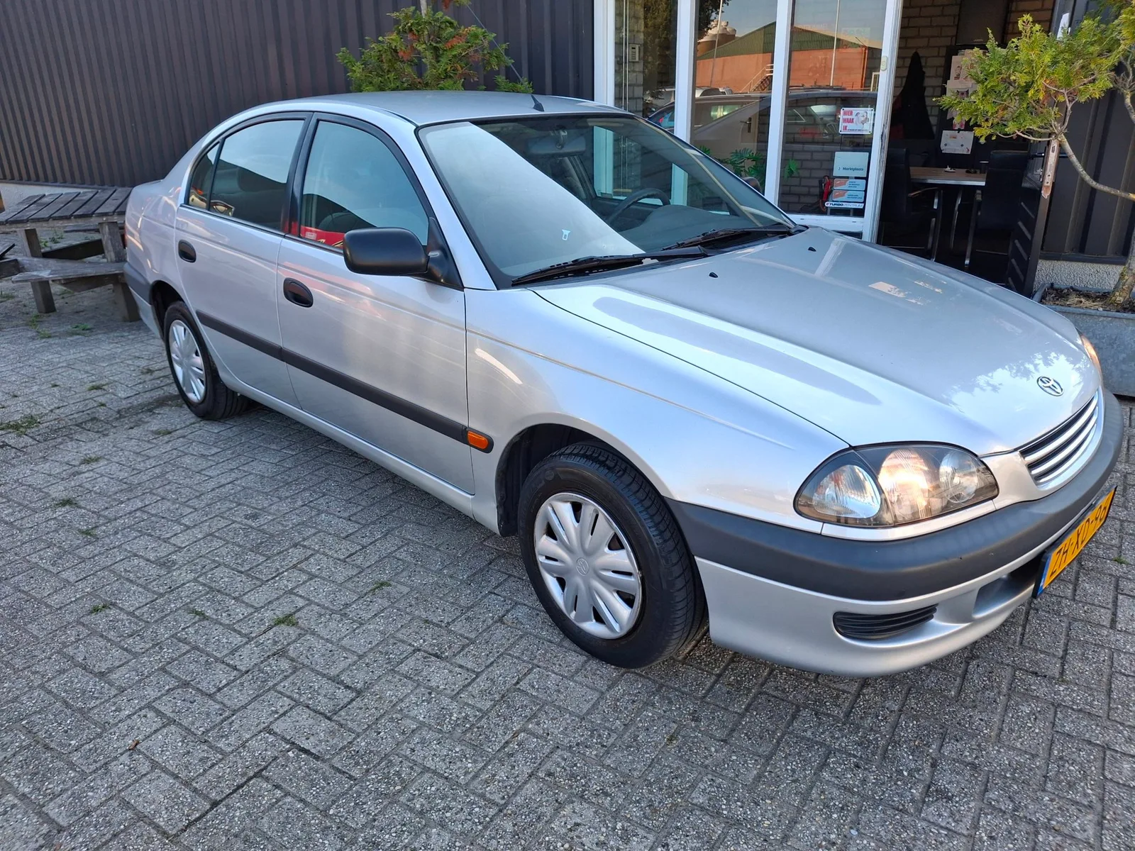 Toyota Avensis (1999) — foto 1