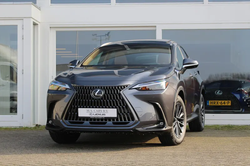 Lexus NX (2023)