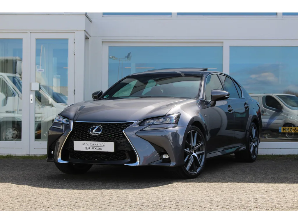Lexus RC (2017) — foto 1