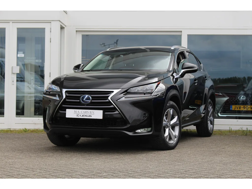 Lexus IS (2015) — foto 1