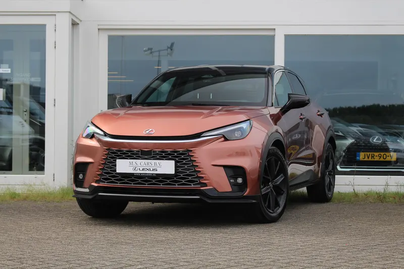 Lexus NX (2024)