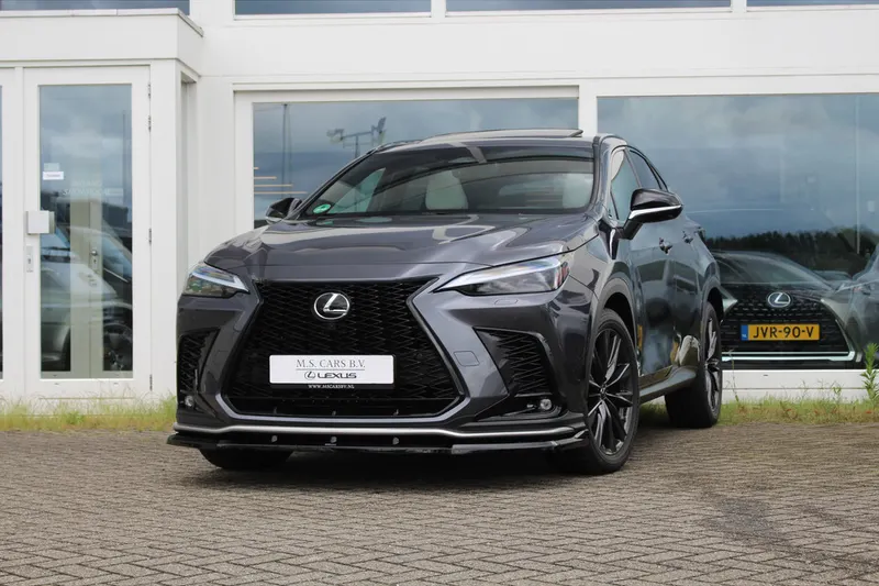 Lexus NX (2023)