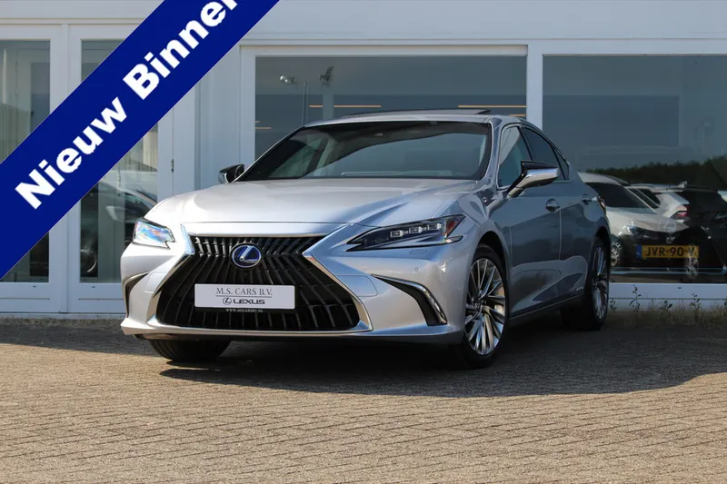 Lexus ES (2022)