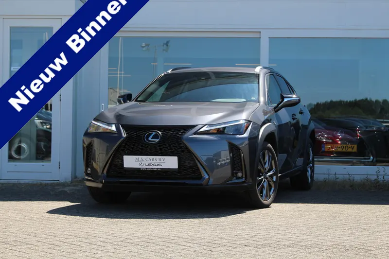 Lexus UX (2024)