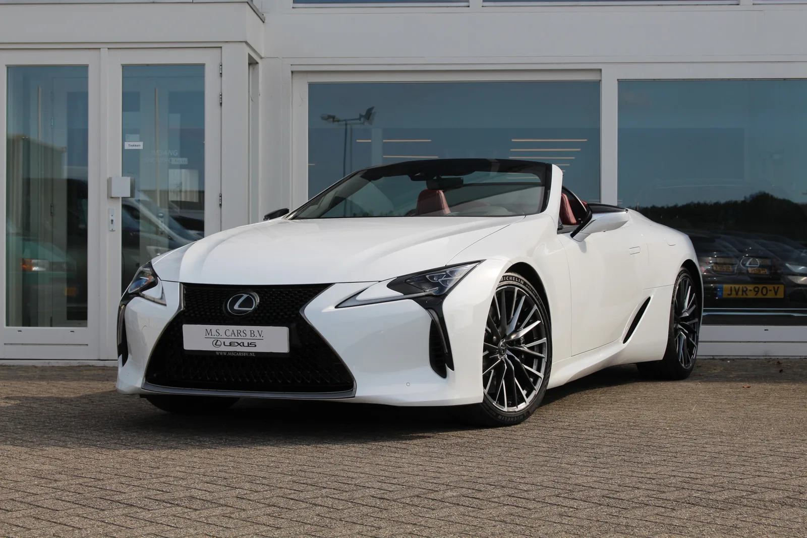 Lexus LC (2024) — foto 1
