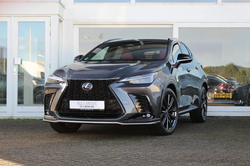 Lexus NX (2023)