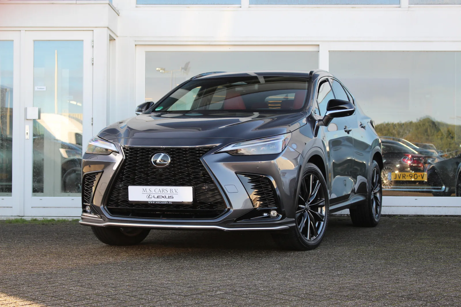 Lexus NX (2023) — foto 1