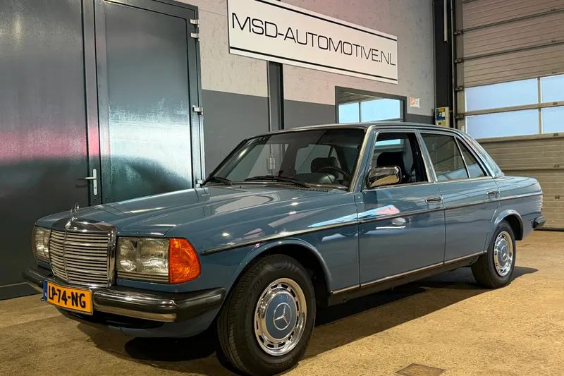 Mercedes-Benz 200-280 (1984)