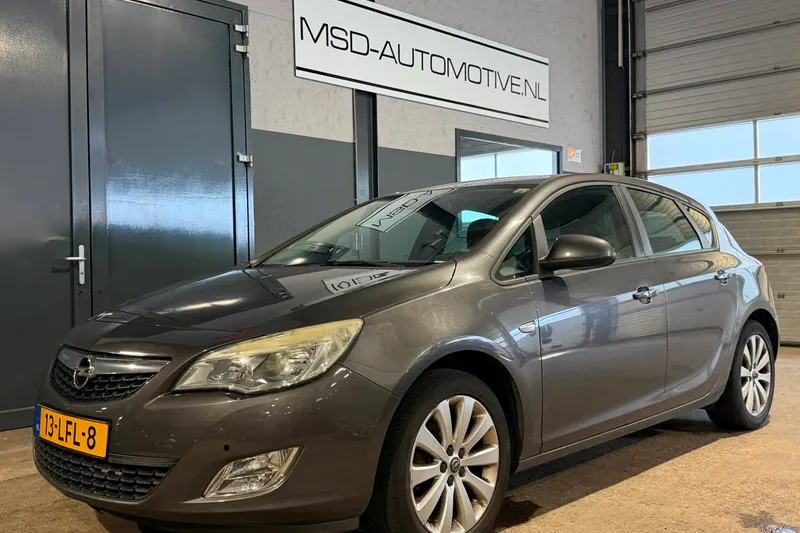 Opel Astra (2010)