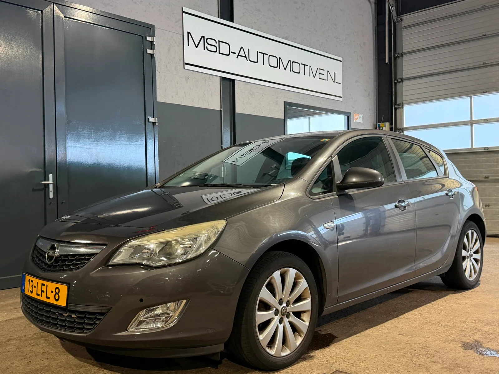 Opel Astra (2010) — foto 1