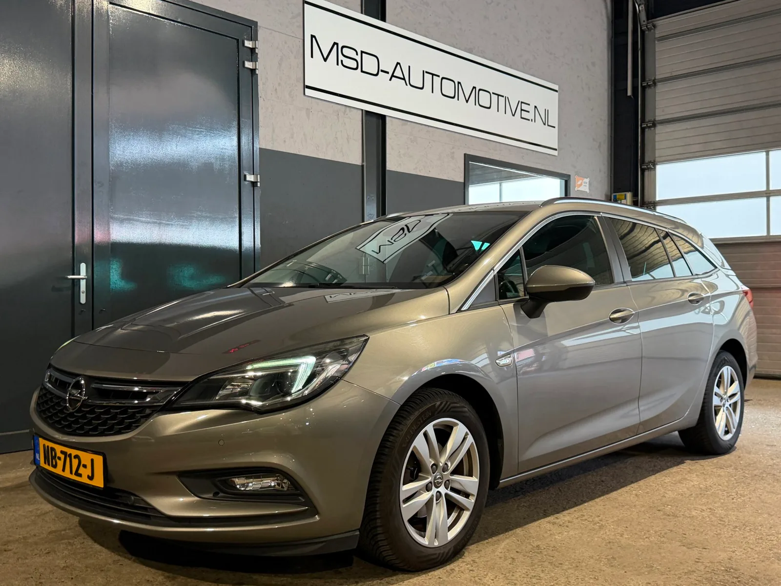 Opel Astra (2017) — foto 1