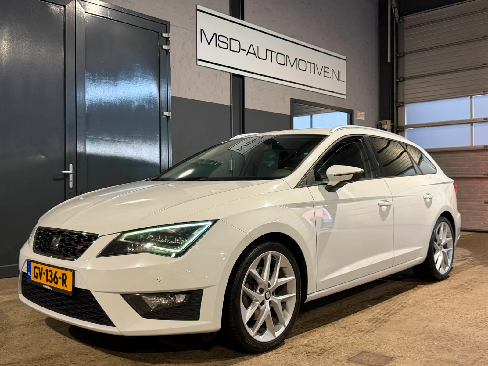SEAT Leon (2015) — foto 1