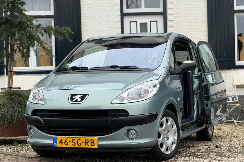 Peugeot 1007 (2006)