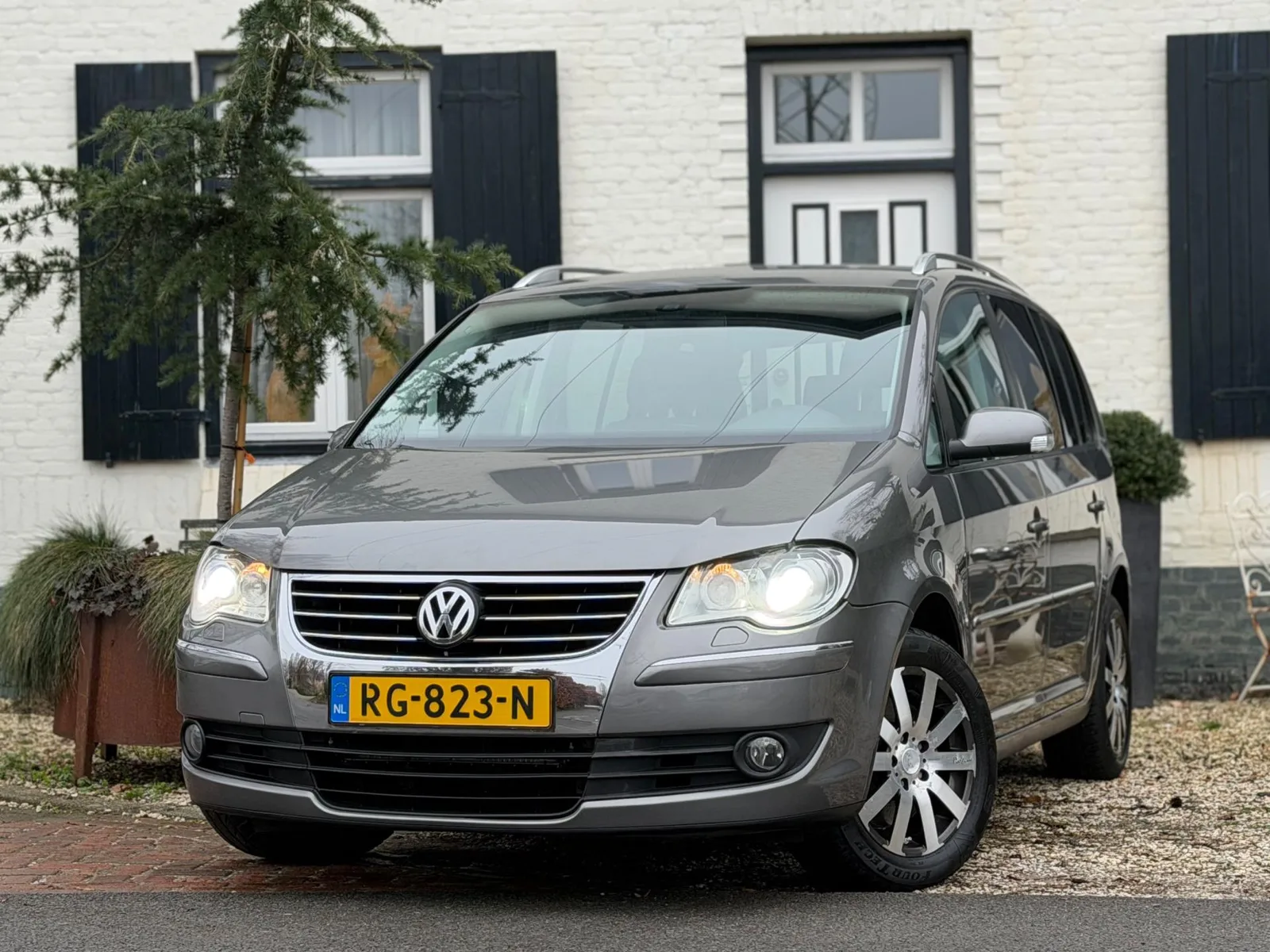Volkswagen Touran (2008) — foto 1