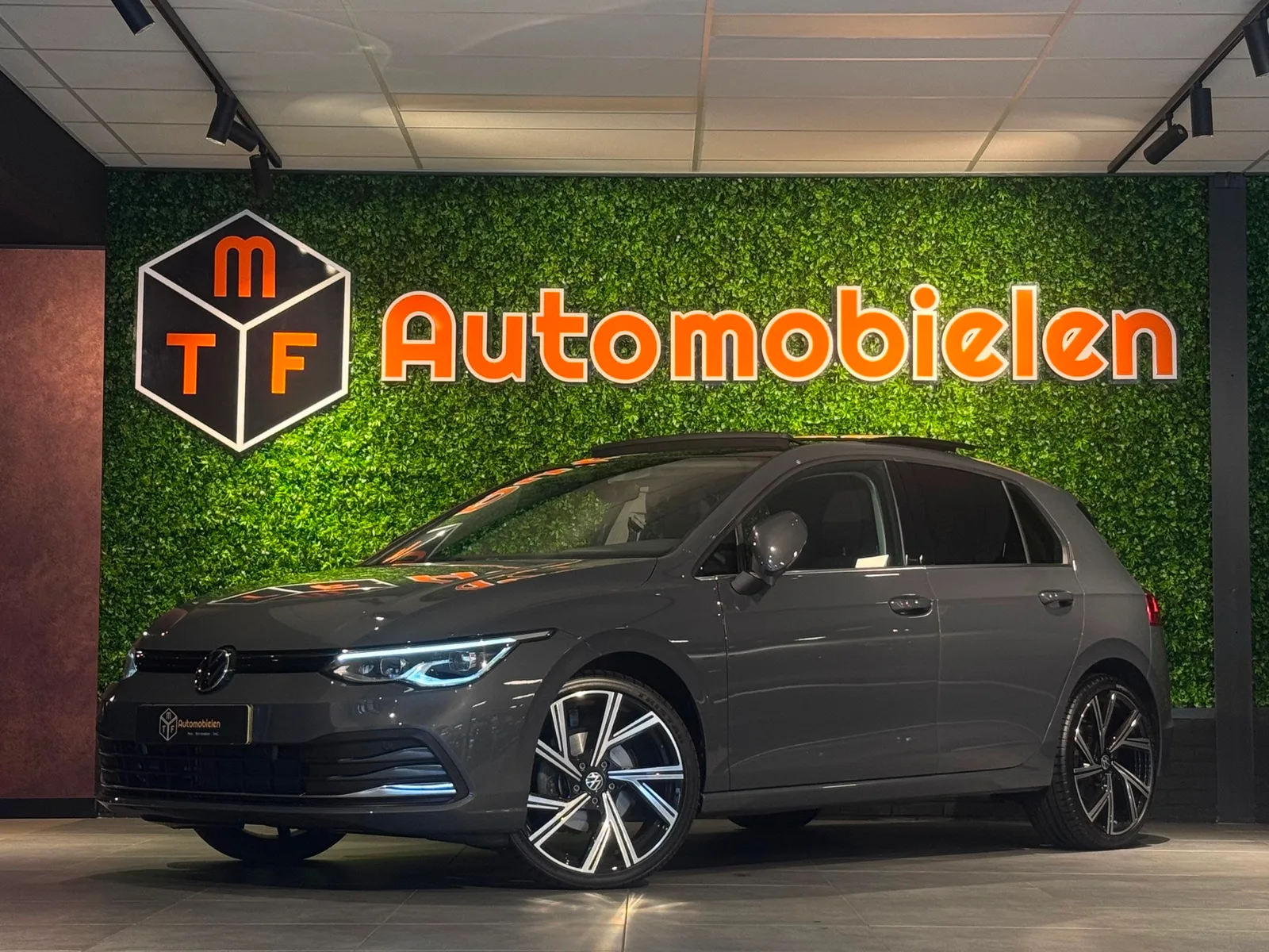 Volkswagen Golf (2020) — foto 1