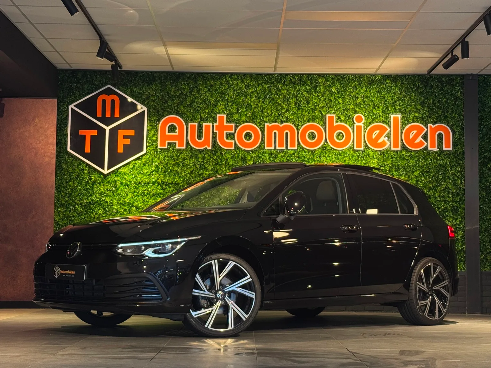 Volkswagen Golf (2020) — foto 1