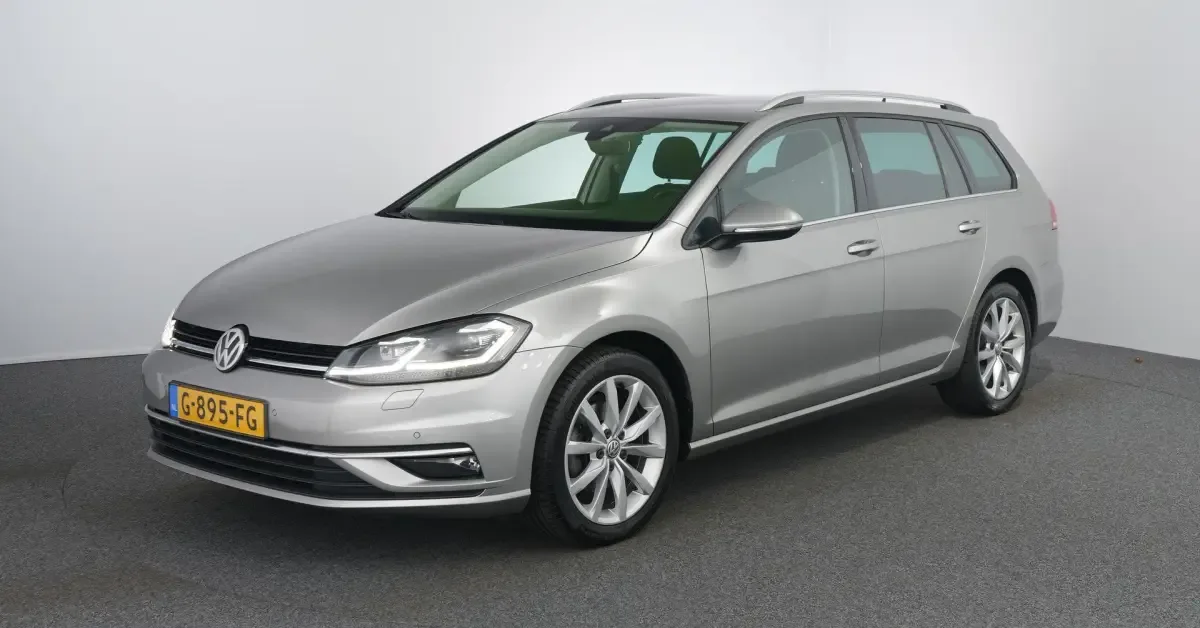 Volkswagen Golf (2019) — foto 1