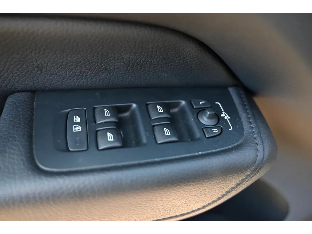 Volvo XC60 (2021) — foto 1