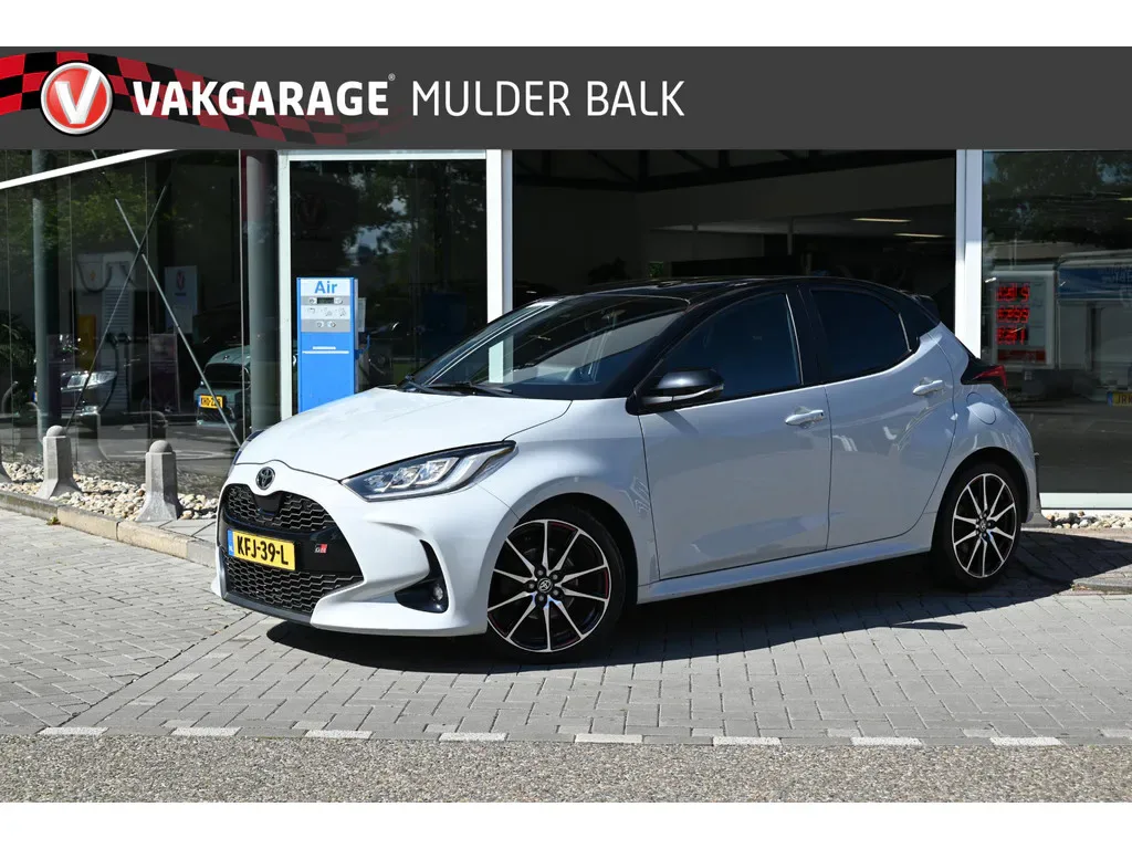 Toyota Yaris (2023) — foto 1