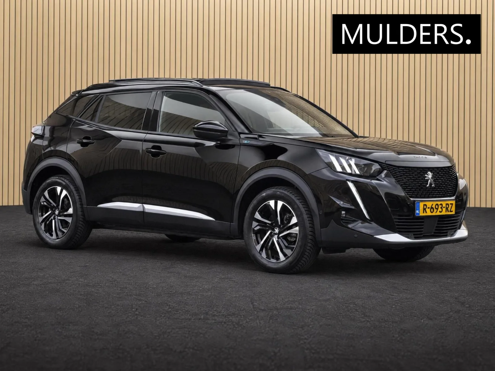 Peugeot e-2008 (2022) — foto 1