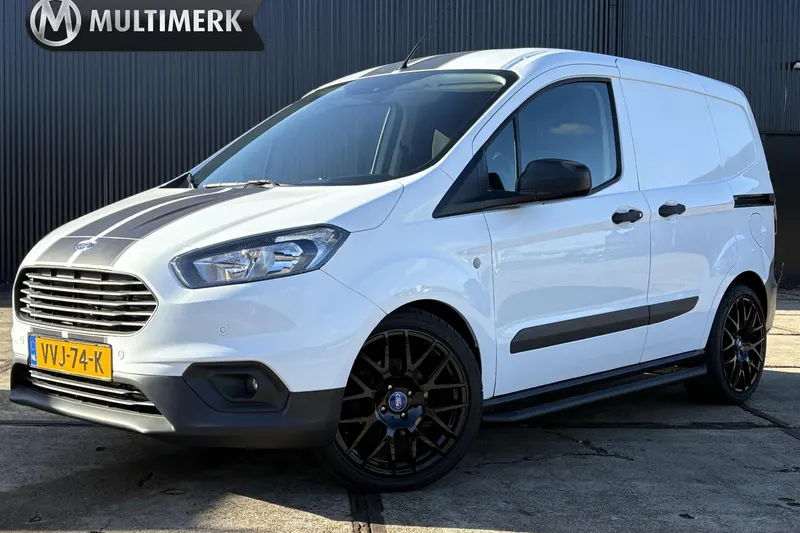 Ford Transit Courier (2023)