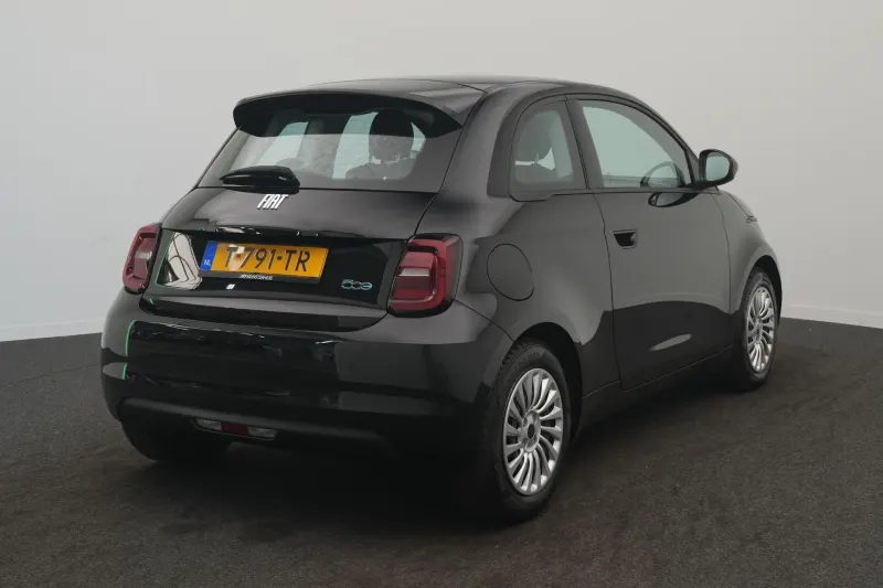 Fiat 500 (2023)