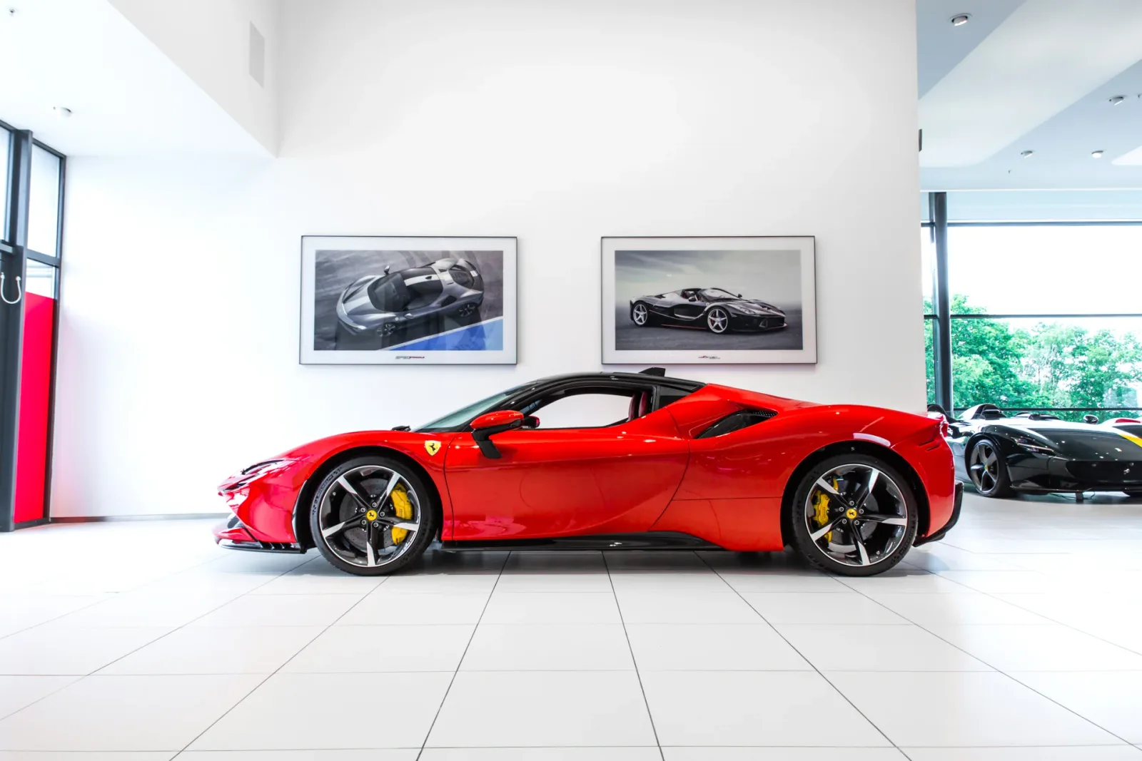 Ferrari SF90 Stradale (2024) — foto 1