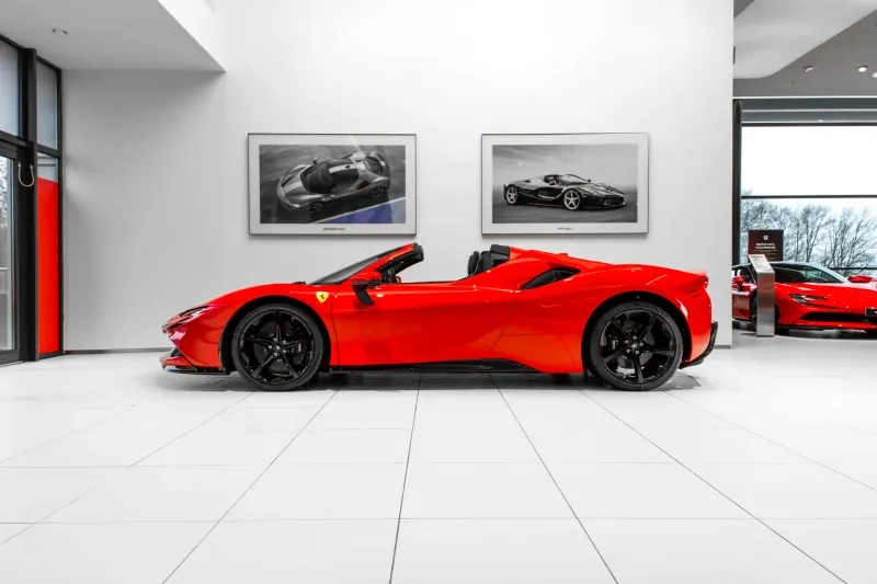 Ferrari SF90 Spider (2025)