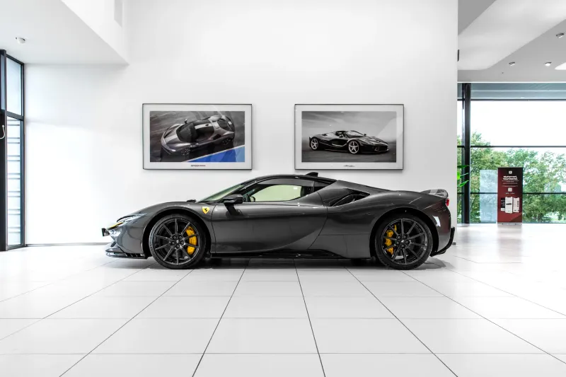 Ferrari SF90 Stradale (2022)