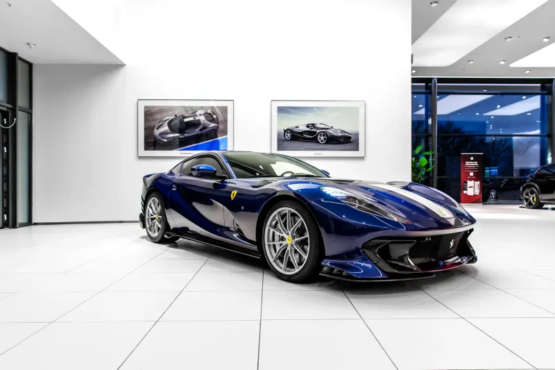 Ferrari 812 Competizione (2022)