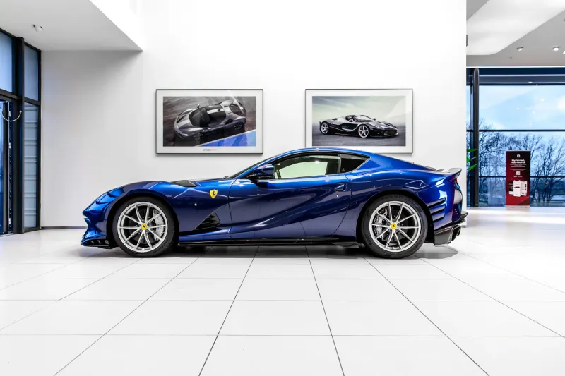 Ferrari 812 Competizione (2022)