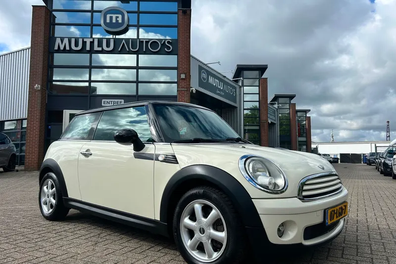 MINI One (2010)