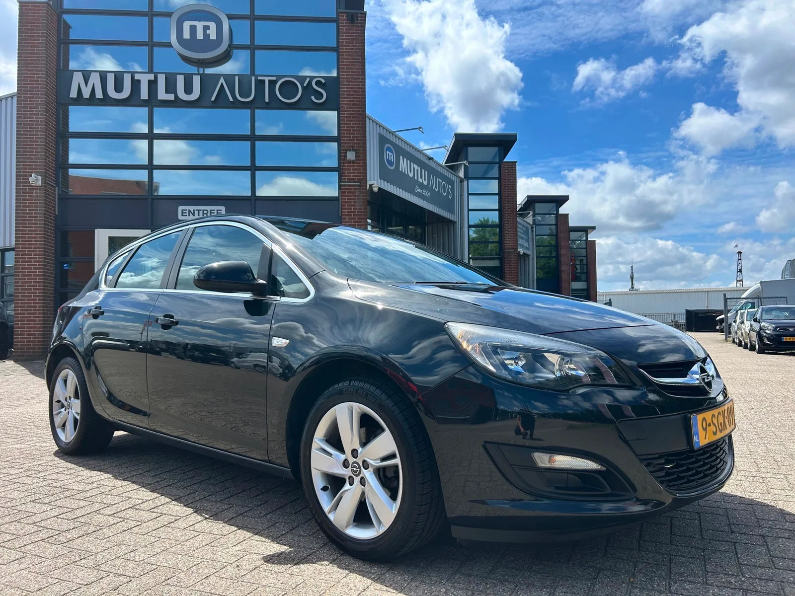 Opel Astra (2013) — foto 1