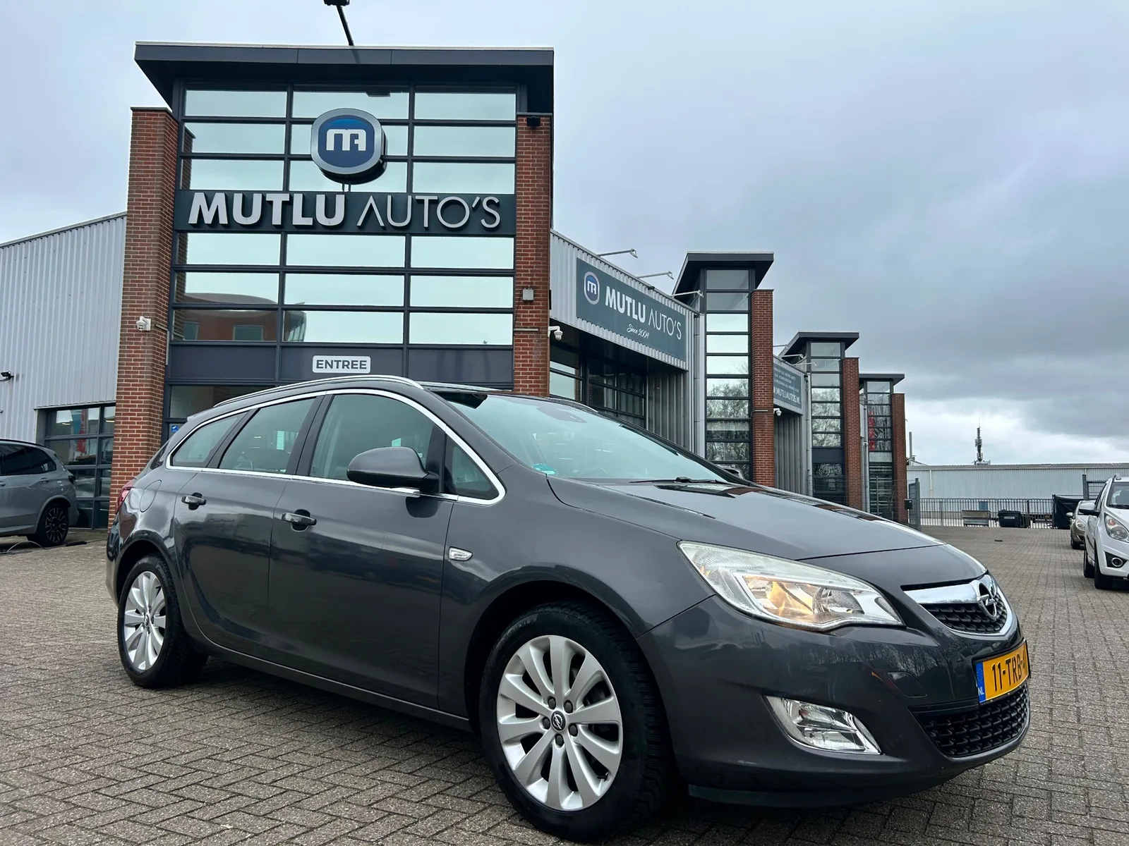 Opel Astra Sports Tourer (2012) — foto 1