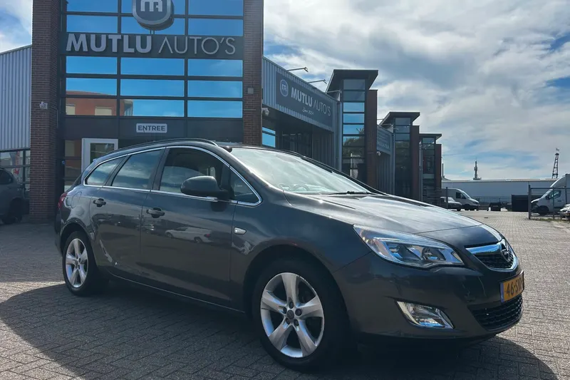 Opel Astra Sports Tourer (2011)