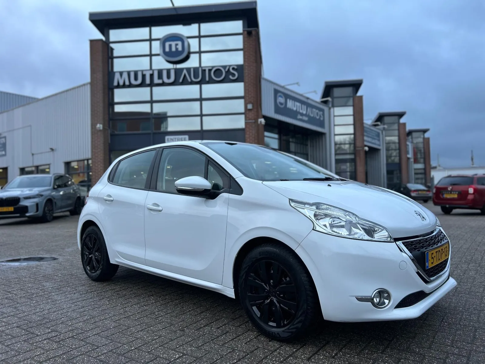 Peugeot 208 (2014) — foto 1
