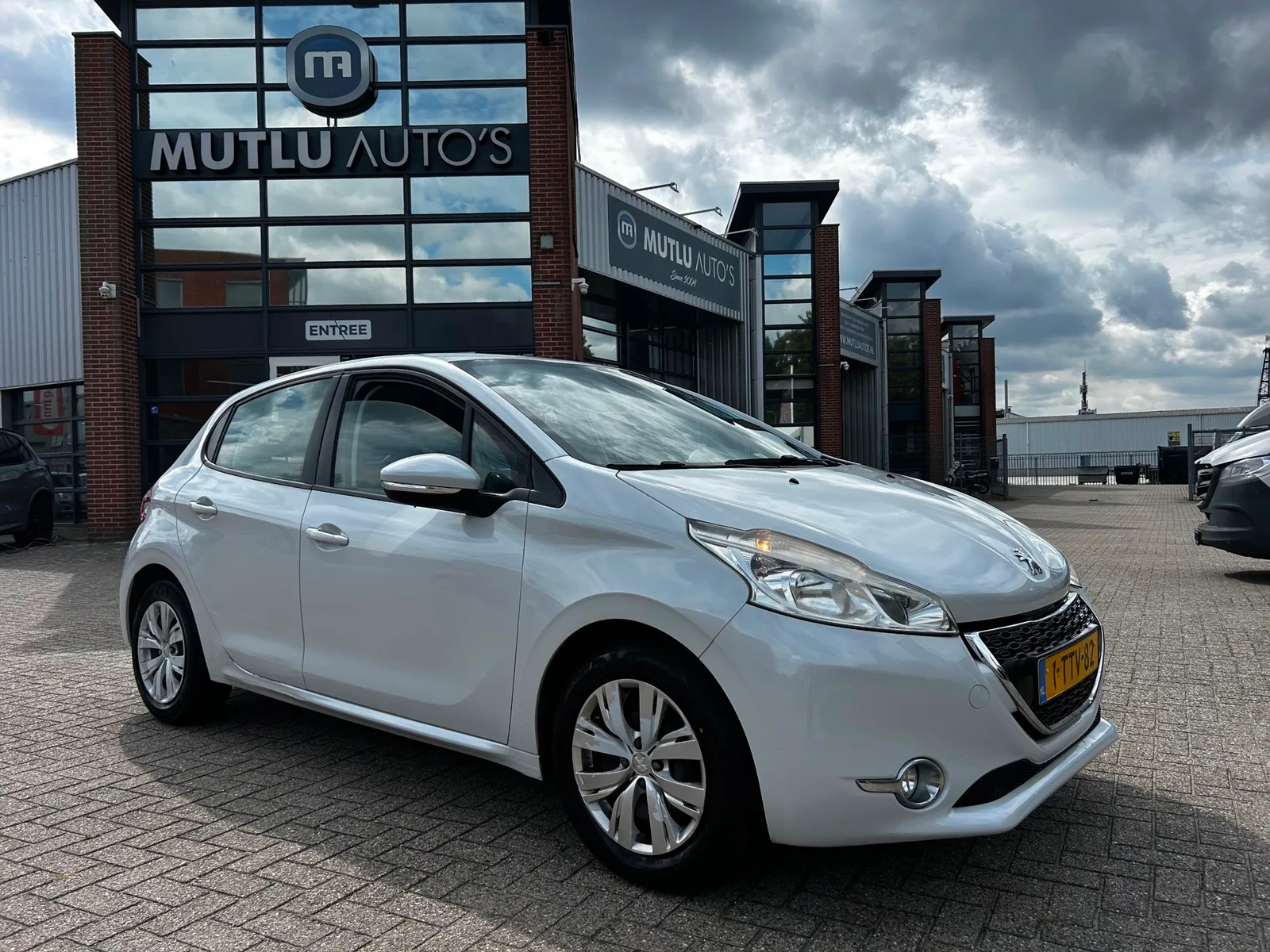 Peugeot 208 (2014) — foto 1