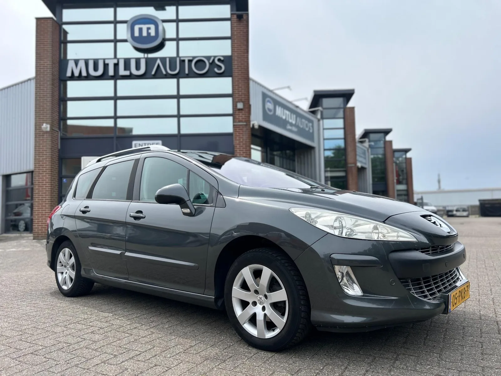 Peugeot 308 (2011) — foto 1