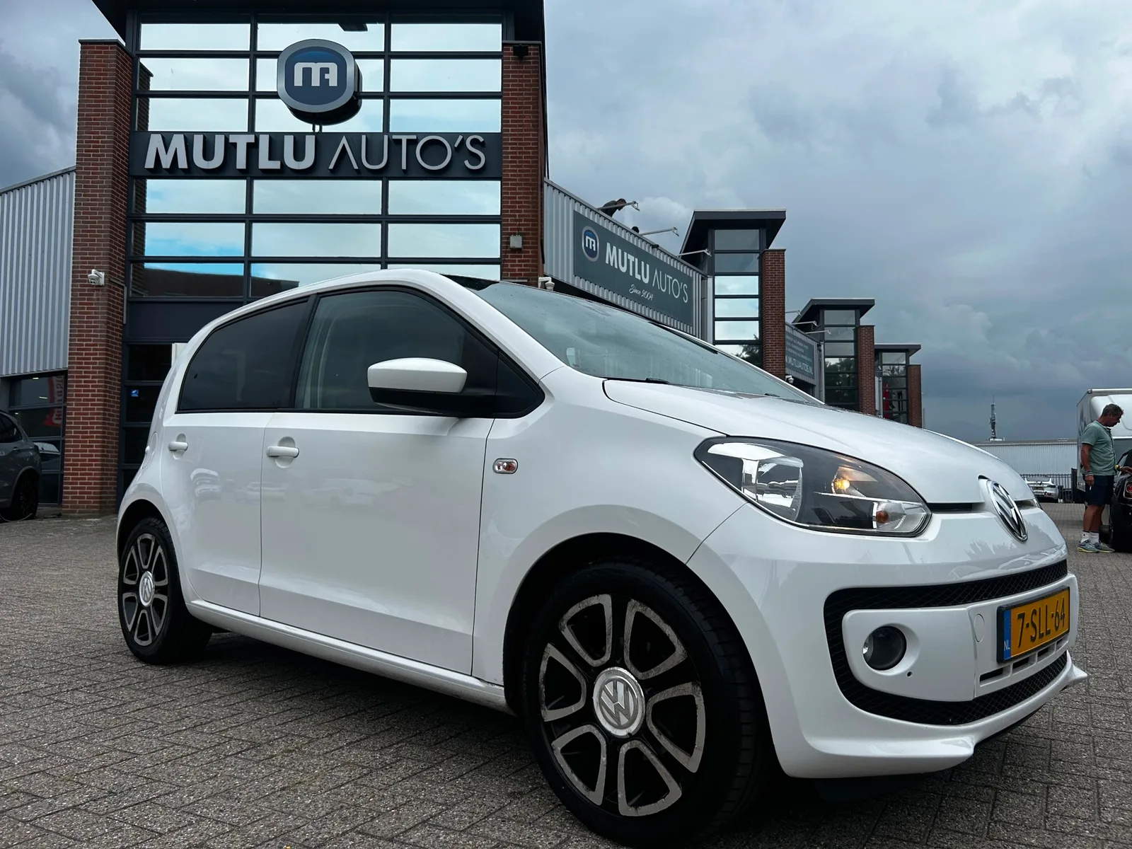 Volkswagen Up! (2013) — foto 1